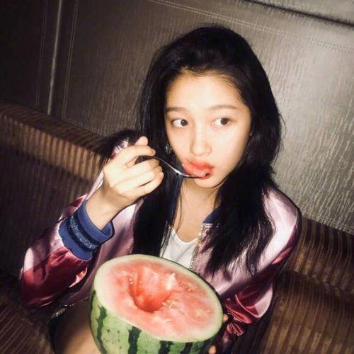 娛樂(lè)圈吃瓜在哪微博發(fā)的,揭秘微博熱門話題背后的真相