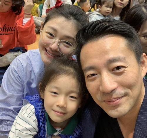 娛樂圈吃瓜爆料離婚,明星夫妻離婚風(fēng)波，吃瓜群眾熱議真相揭曉