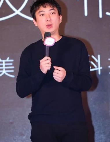 女星互撕娛樂圈吃瓜,女星互撕大戰(zhàn)，吃瓜群眾圍觀